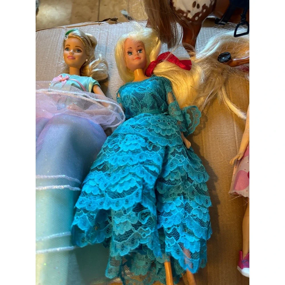 Lot of 5 mixed Barbie and fashion dolls With A Horse -